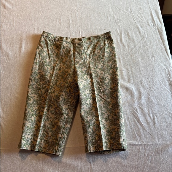 Issacmizrahi Size 14 Floral Patterned Women’s Shorts - Picture 1 of 6